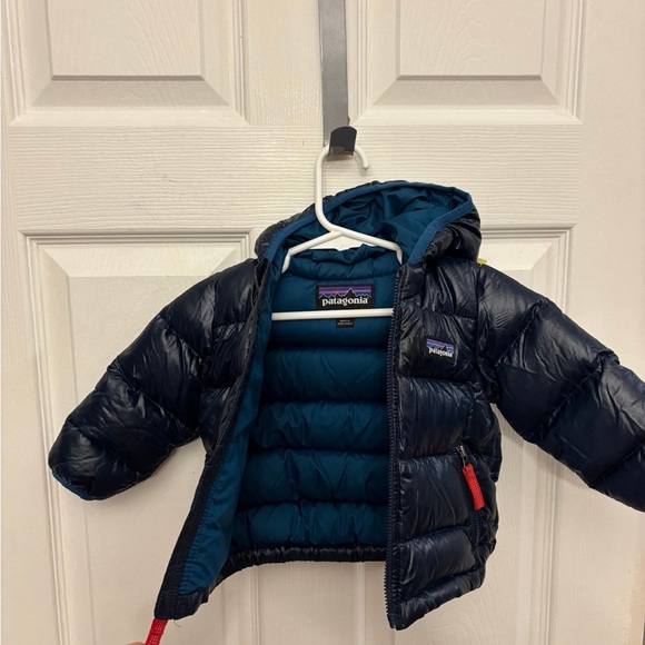 Patagonia Navy Puffer Jacket with Red Accents - Picture 4 of 7